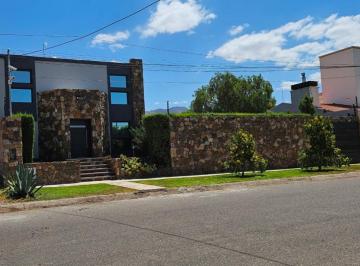 Casa · 186m² · 2 Dormitorios · 1 Cochera · Greenwood Inmobiliaria Vende Casa en El B° Alta Mendoza El Challao