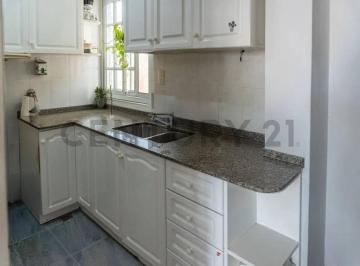 Departamento · 61m² · 4 Ambientes · 1 Cochera · Depto 3 Dorm. - Oroño y Jujuy - Contrafrente