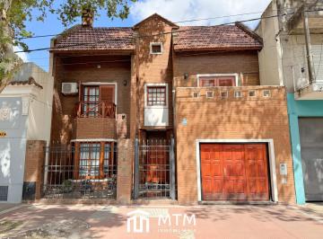 Casa · 333m² · 3 Dormitorios · 1 Cochera · Casa en Venta Rosario, Arroyito.