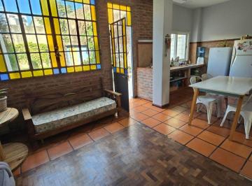 Casa de 6 ambientes, Hurlingham · Oportunidad Venta en Bloque/ 2 Casas en Lote Propio con Pileta