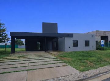 Casa · 206m² · 10 Ambientes · 2 Cocheras · Tres! Casas a Estrenar en Siete Soles