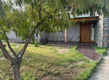 Casa · 220m² · 6 Ambientes · 1 Cochera · Casa en Venta en Guaymallén