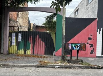 Local comercial · 90m² · Terreno con Coheras y Depósito en Lanús