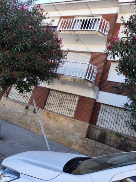 Depto 2 amb a la calle con cochera — La Perla