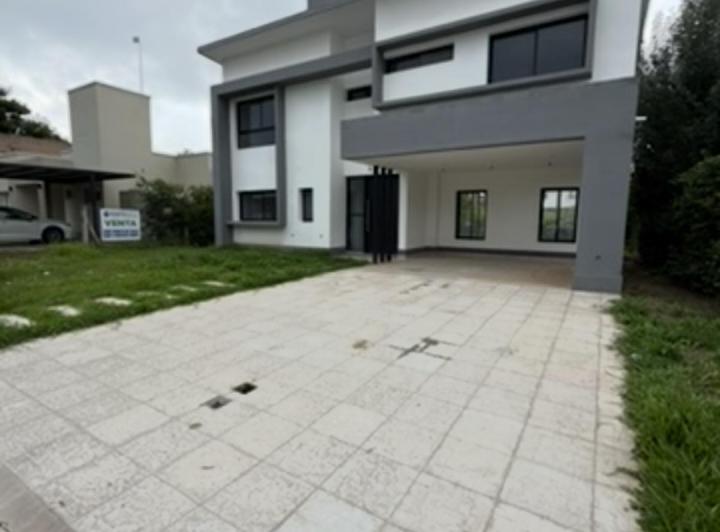 Casa · 163m² · 5 Ambientes · 2 Cocheras
