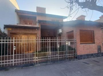 Casa de 7 ambientes, Bahía Blanca · Italia 562, Vende Casa de Tres Dorm..