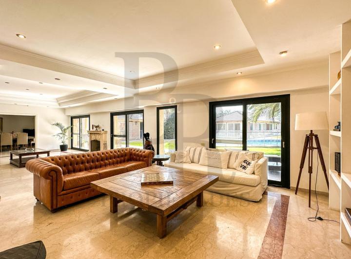Casa · 650m² · 8 Ambientes · 4 Cocheras