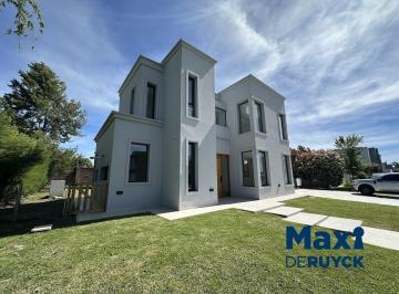Casa · 163m² · 4 Ambientes · 2 Cocheras · Casa a Estrenar en Las Golondrinas