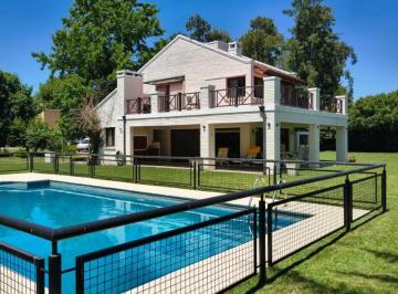 Casa · 200m² · 4 Ambientes · 3 Cocheras · Hermosa Casa Sobre Lote 1250 m² Larena Country Club