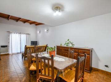 Casa · 120m² · 6 Ambientes · 1 Cochera · Casa en Venta La Plata 3 Dorm. Parque Cochera