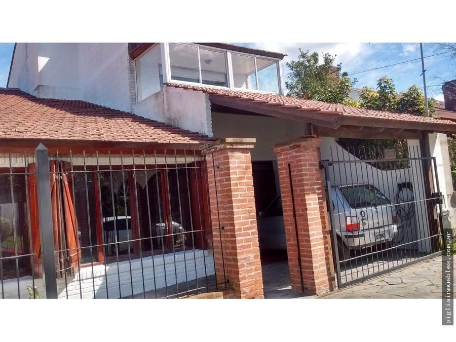Chalet 3 dorm, 260m² con quincho y garage — San Carlos