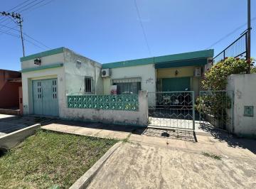 Casa · 108m² · 5 Ambientes · Casa en Barrio Constantini