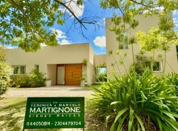 Casa · 247m² · 5 Ambientes · Casa en Venta con Vista a Pulmón Verde en San Francisco