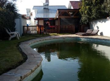 Casa · 185m² · 3 Dormitorios · 1 Cochera · Reciclado - Piscina - Quincho - Parque - Patio