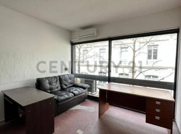 Oficina comercial · 24m² · 3 Ambientes · Oficina con Renta. Centro, Colonia y Cuareim - Frente