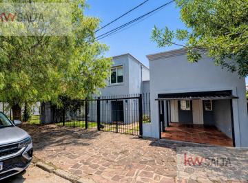 Casa · 212m² · 5 Ambientes · Casa en Bo. Grand Bourg