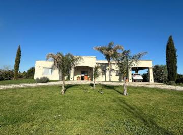 Casa · 200m² · 4 Ambientes · 6 Cocheras · Venta Casa Apto Credito 4 Ambientes Chacras de La Cruz Cc Exaltacion de La Cruz