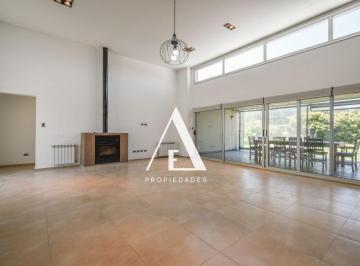 Casa de 4 ambientes, Esteban Echeverría · Casa 4 Ambientes con Parque y Piscina en Venta - Santa Juana, Canning