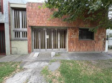 Casa · 123m² · 5 Ambientes · 1 Cochera · Casa en Venta en Tolosa.
