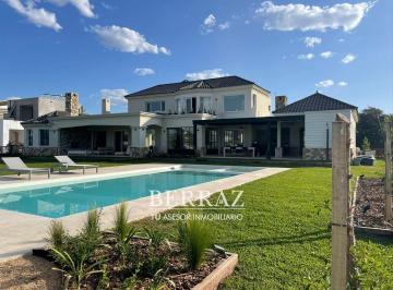 Casa · 550m² · 6 Ambientes · 2 Cocheras · Casa Alquiler Anual 6 Ambientes en La Argentina II Estancias de Pilar Lote de 1850 m²