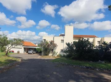 Casa · 740m² · 18 Ambientes · 2 Cocheras · Se Venden 3 Casas con Terreno de 10800 m² en Villa Allende Golf!