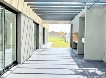 Casa · 98m² · 4 Ambientes · 1 Cochera · Venta - Casa de Dos Dorm. con Cochera en Ecotierra, Pueblo Esther
