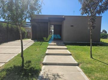 Casa · 145m² · 4 Ambientes · 2 Cocheras · Casa en Venta en Santo Tomas, Derqui, Pilar