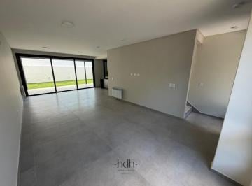 Casa · 180m² · 10 Ambientes · 2 Cocheras · Casa en Venta de 3 Dorm. 2 Baños con 2 Cocheras