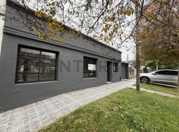Casa · 130m² · 4 Ambientes · 1 Cochera · Venta de Casa Moderna 4 Ambientes con Patio y Garaje - Desocupada