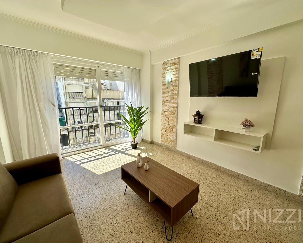 Depto 2 amb con dependencia, 48m², Hermitage, vista lateral al mar y Plaza Colón