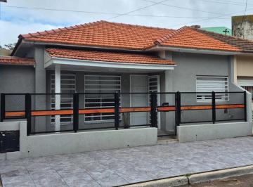 Casa · 100m² · 3 Ambientes · Casa en Venta - 2 Dorm. 2 Baños - Necochea