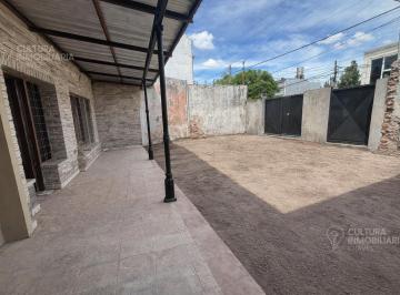 Casa · 113m² · 3 Ambientes · 2 Cocheras · Venta Casa 3 Ambientes con Posibilidad de Ampliacion Moron Paque y Cochera