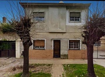 Casa · 156m² · 4 Ambientes · 1 Cochera · Venta Casa en Caseros 4 Ambientes