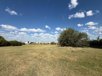 Terreno · 913m² · Lote 913 m² en San Sebastián Área 1 | Excelente Ubicación Cerca de Laguna | Fondo Al Verde