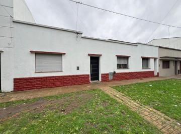 Casa de 3 ambientes, La Plata · Casa en Venta en 74 Entre 2 y 3