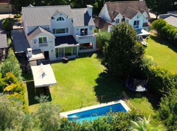 Casa · 271m² · 6 Ambientes · 2 Cocheras · Casa en Venta en Santa Maria de Los Olivos