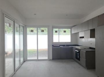 Casa · 107m² · 6 Ambientes · 3 Cocheras · Venta Casa Duplex de 2 Dorm. en Housing con Amenities y Financiación Propia