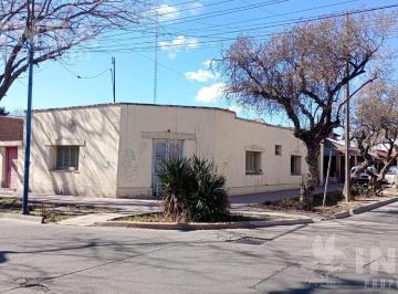 Casa · 153m² · 10 Ambientes · 1 Cochera · Casa a Demoler en Godoy Cruz