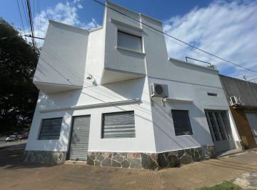 Casa · 203m² · 10 Ambientes · 1 Cochera · Gran Casa + Local Comercial Sobre Av Fdo. Zuviría