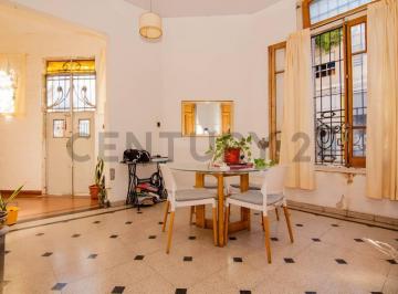 Casa · 128m² · 6 Ambientes · 1 Cochera · Venta Casa de 2 Dorm. + Comodin a Reciclar en Echesortu, Rosario