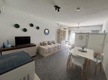 Departamento · 30m² · 1 Ambiente · Apartamento en Playa Mansa. Primera Linea. Parada 3