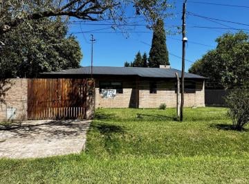 Casa · 65m² · 1 Ambiente · Casa en Funes en Venta. Ambiente Unico, Amplio Jardin con Piscina de Material