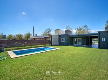 Casa · 92m² · 4 Ambientes · 2 Cocheras · Venta - Casa de Dos Dorm., Patio, Galeria. Tierra de Sueños III, Roldan