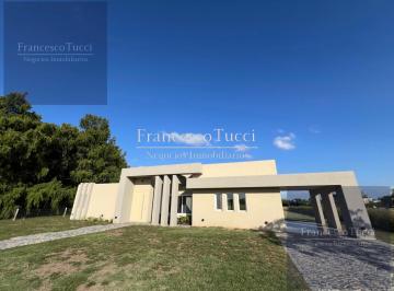 Casa · 215m² · 4 Ambientes · 2 Cocheras · Casa en Venta 4 Ambientes en Haras San Pablo