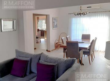 Casa · 200m² · 5 Ambientes · 2 Cocheras · Casa - Adrogue