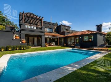Casa · 312m² · 9 Ambientes · 2 Cocheras · Casa en Venta en La Alameda