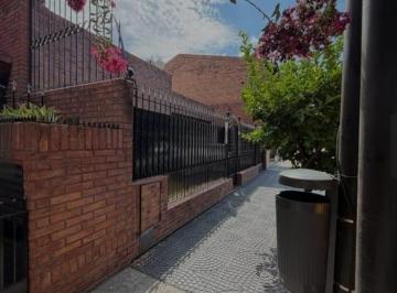 Casa · 90m² · 3 Ambientes · 1 Cochera · Casa en Venta 3 Ambientes en Barrio Naón con Cochera y Parrilla