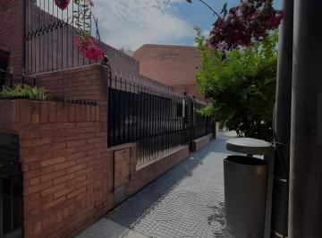 Casa · 90m² · 3 Ambientes · 1 Cochera · Casa en Venta 3 Ambientes en Barrio Naón con Cochera y Parrilla