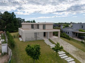 Casa · 330m² · 10 Ambientes · 2 Cocheras · Casa en Venta Pilará 4 Dorm. en Suite