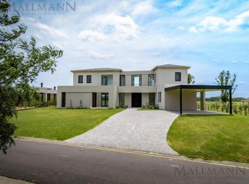 Casa · 322m² · 8 Ambientes · 2 Cocheras · Venta Casa 4 Dorm en Suite en Pilará Cabriolet a La Cancha de Polo